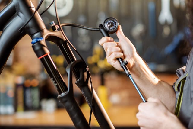 Contacta con Carbón Custom Bikes y rueda con estilo